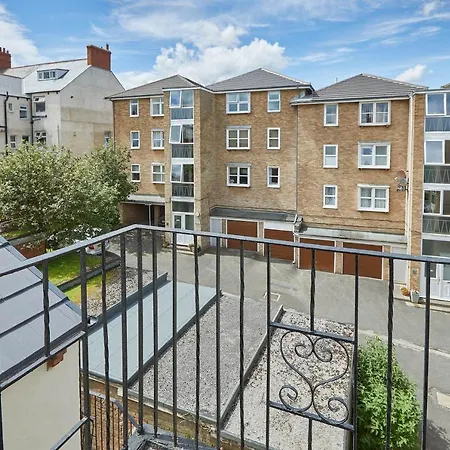 Host & - Emerald Hideaway Apartment *