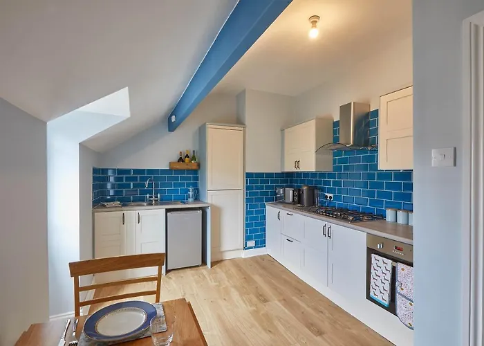 Host & - Emerald Hideaway Apartment *