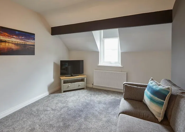 Host & - Emerald Hideaway Apartment