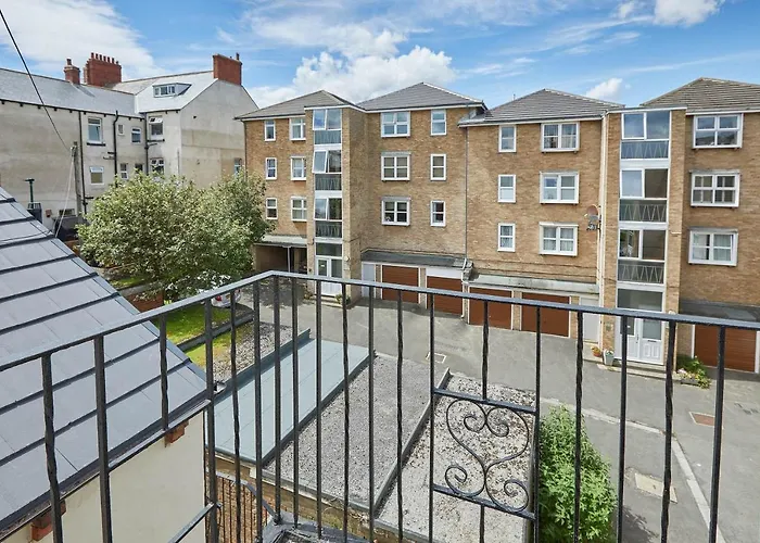 Host & - Emerald Hideaway Apartment *